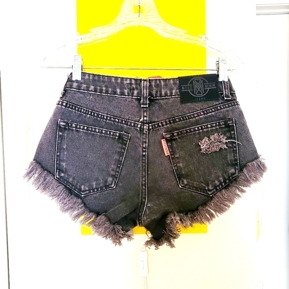 Missdenim | Low Waist Acid Wash Short - Picture 2 of 4